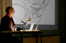 Thomas Born beim Vortrag »Taiji - Bewegungserfahrung als Quelle visueller Prozesse«.        Foto: Thomas Kemnitz
        